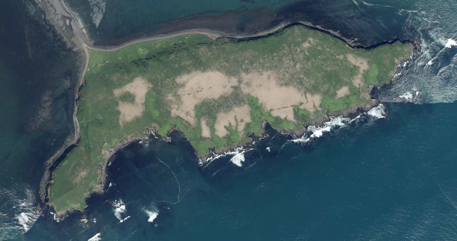 嶮暮帰島の航空写真