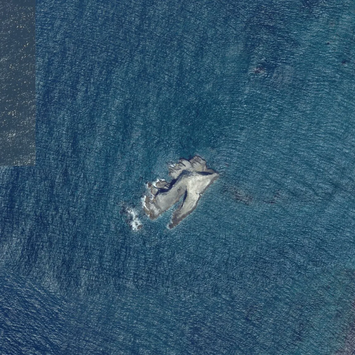 窓岩の航空写真