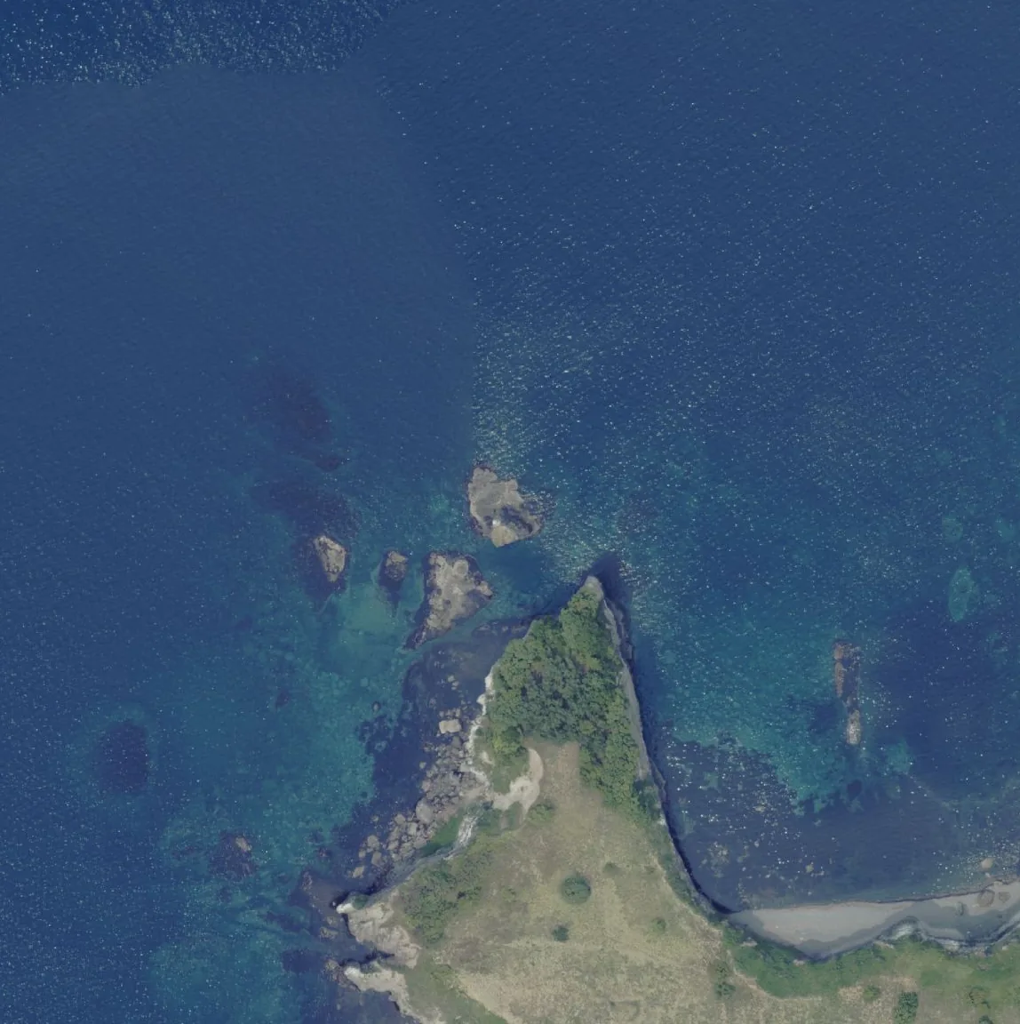 立岩の航空写真